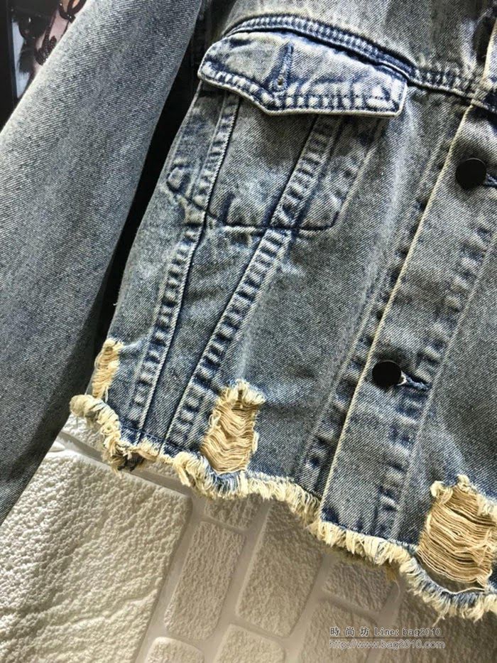 Chanel香奈兒 法國專櫃同步新款 2019早春新款 牛仔套裝 寬鬆小高腰牛仔外套 針織裙 洗水做舊破洞  xly1141